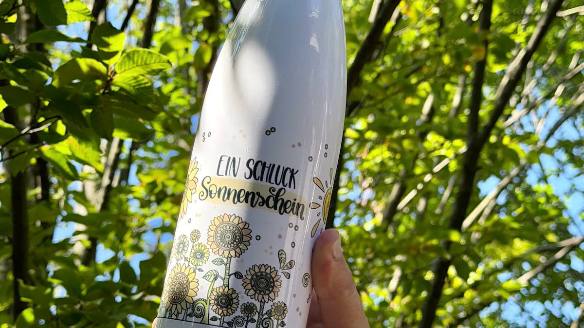 Thermosflasche im Sonnenschein