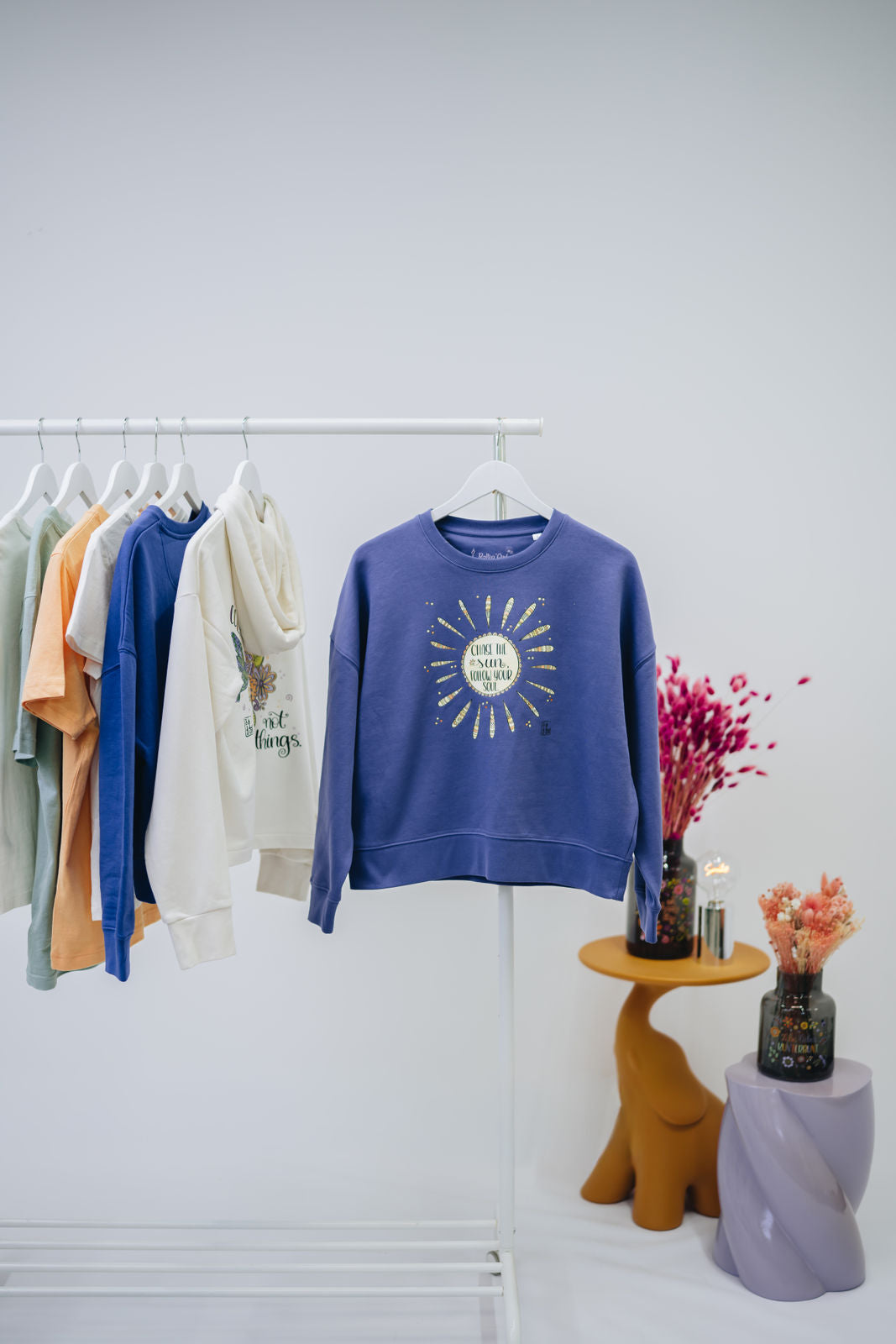 Damen Sweatshirt „Chase the sun, follow your soul“