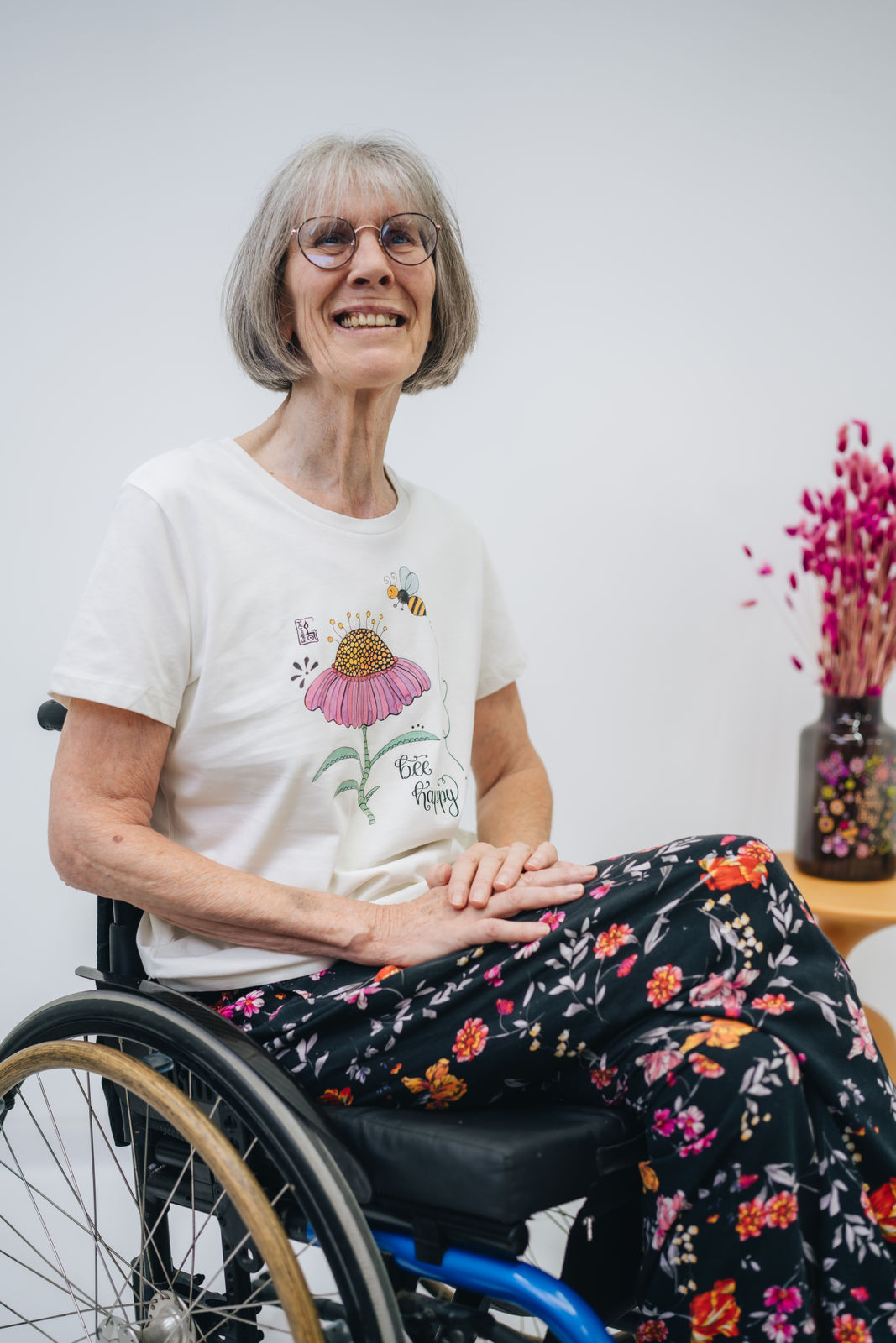 Damen T-Shirt "Bee happy"