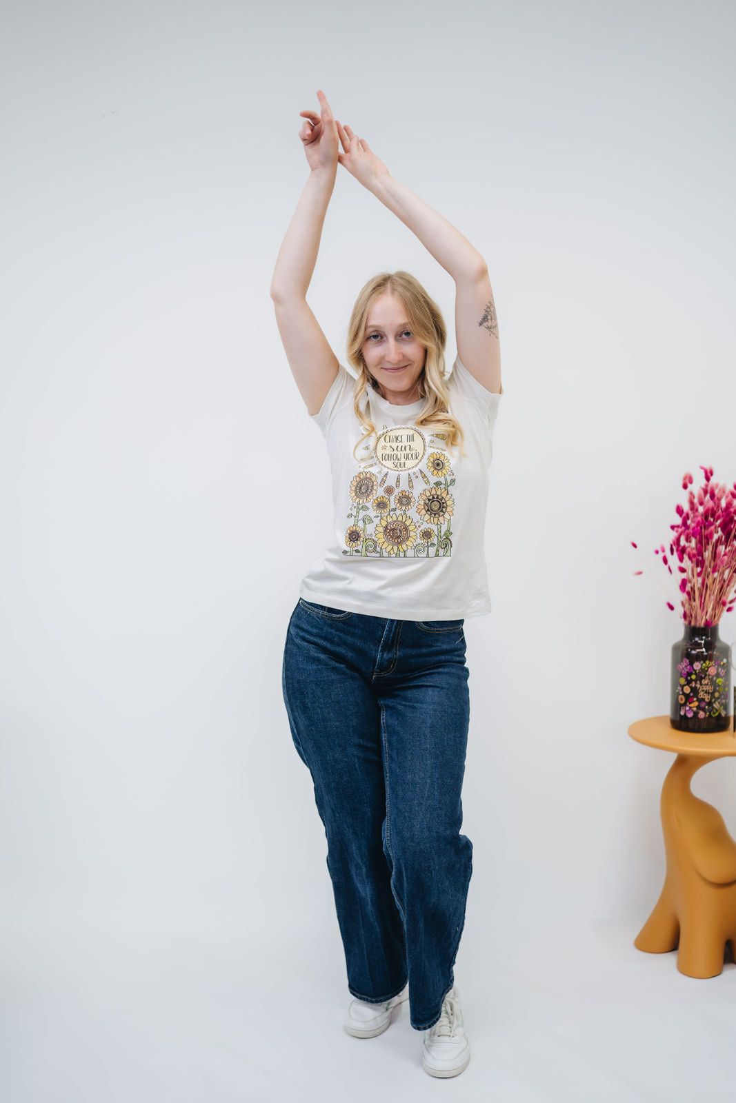 Damen T-Shirt „Chase the sun, follow your soul“