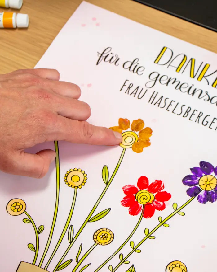 Fingerabdruck-Erinnerungsposter „Blumentopf voller Dankbarkeit" mit Wunschname