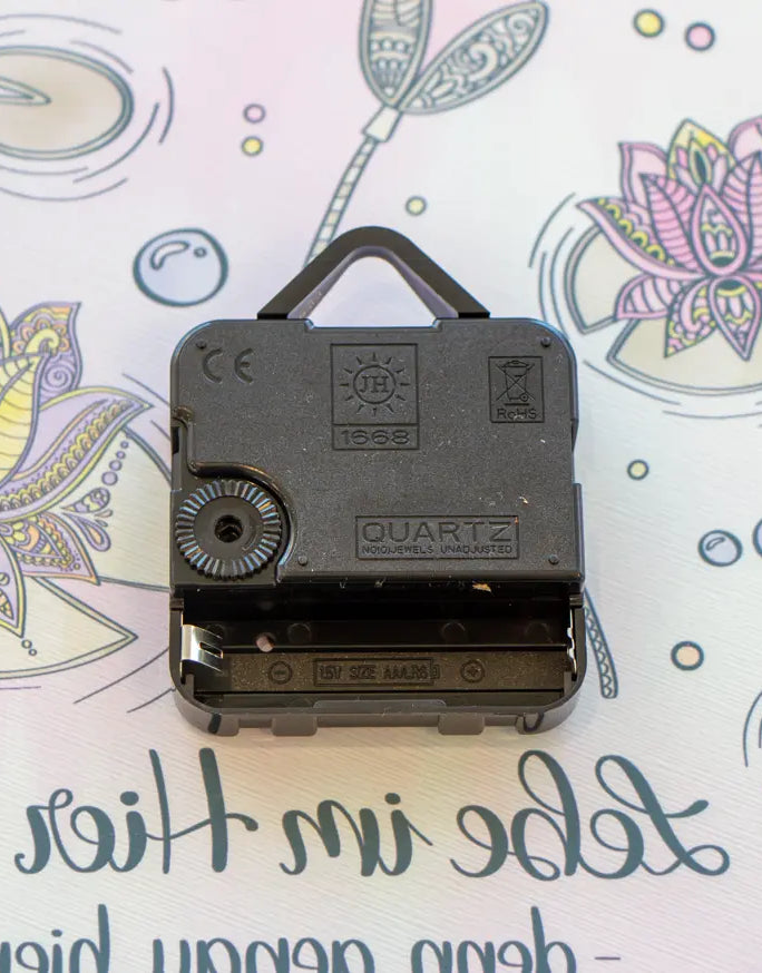 Glaswanduhr „Lebe im Hier und Jetzt“