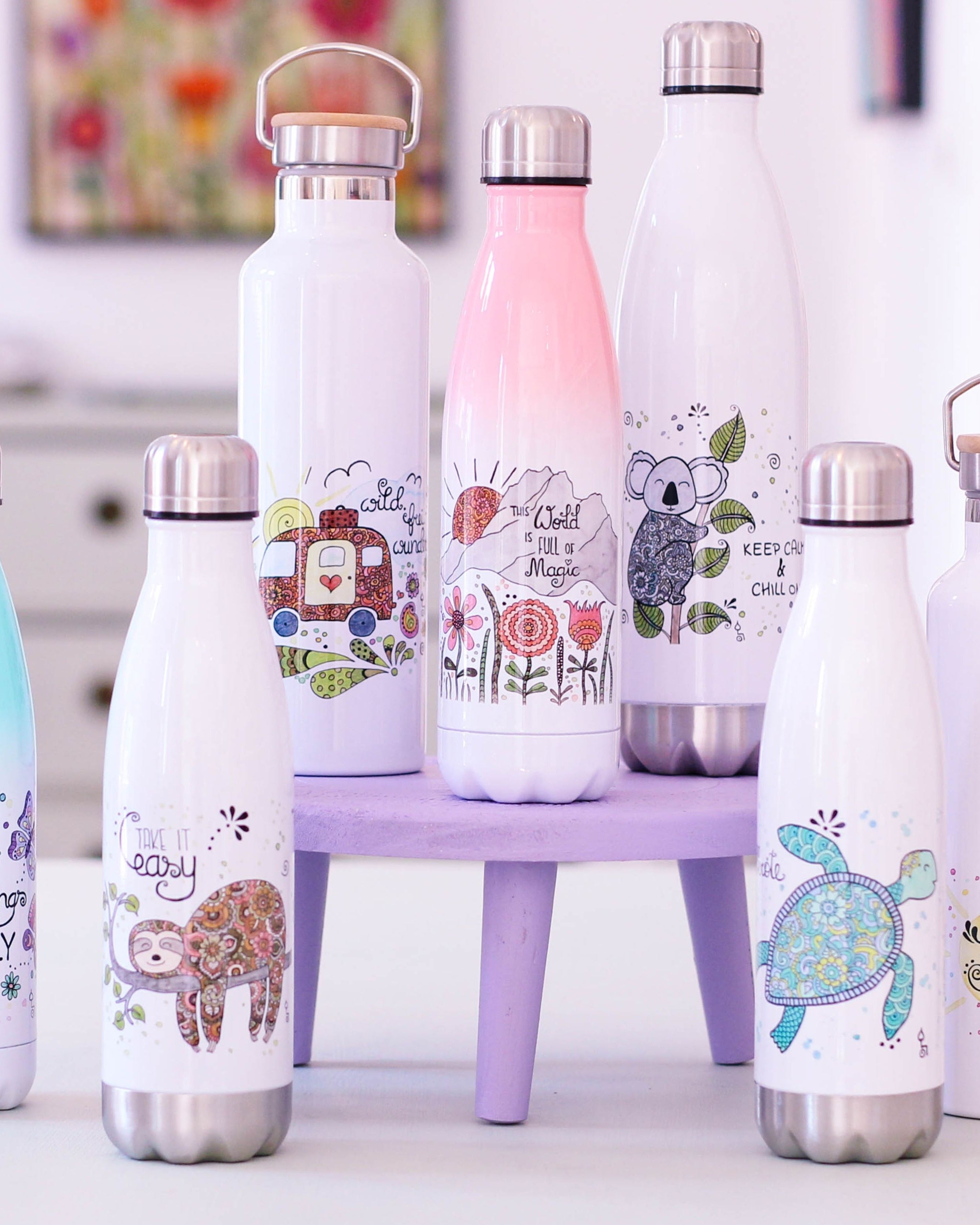 Thermosflaschen in vielen verschiedenen Modellen und fröhlichen Motiven