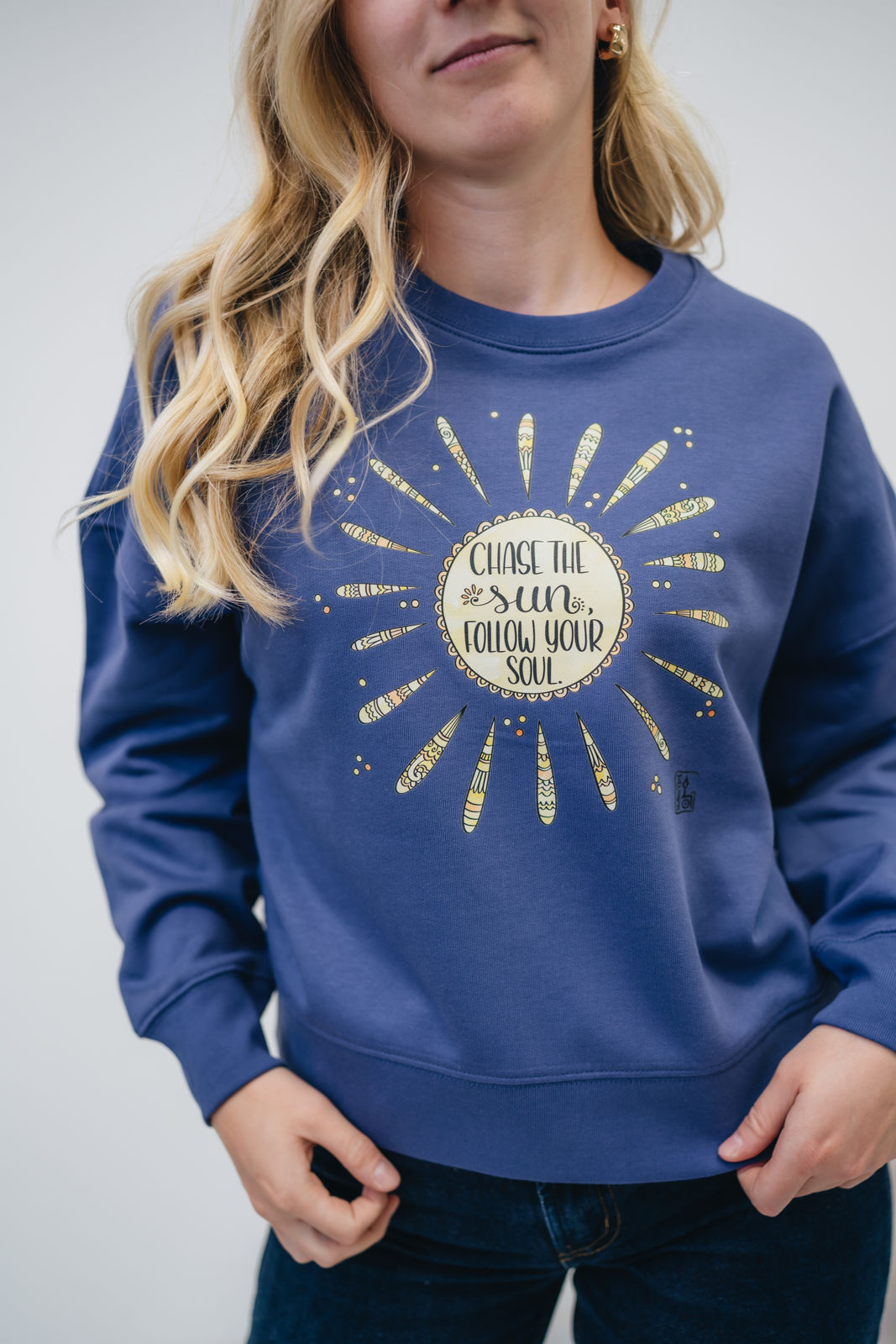 Damen Sweatshirt „Chase the sun, follow your soul“