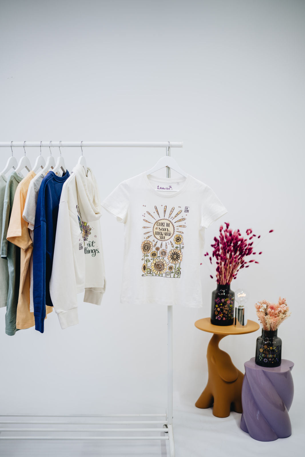 Damen T-Shirt „Chase the sun, follow your soul“