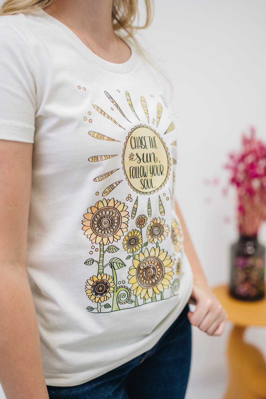 Damen T-Shirt „Chase the sun, follow your soul“