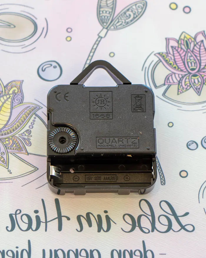 Glaswanduhr „Lebe im Hier und Jetzt“