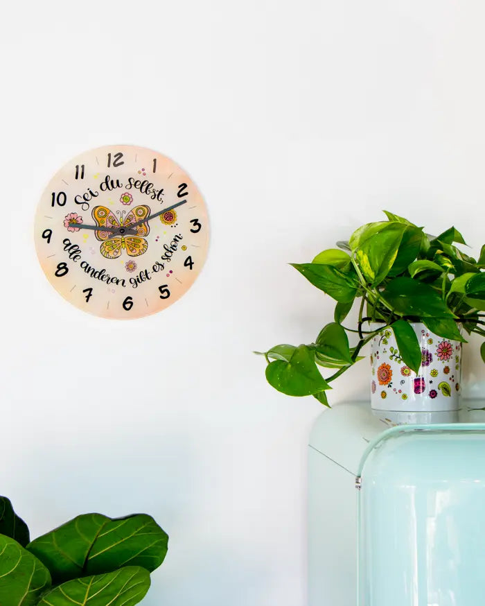 Glaswanduhr „Sei du selbst – alle anderen gibt es schon“