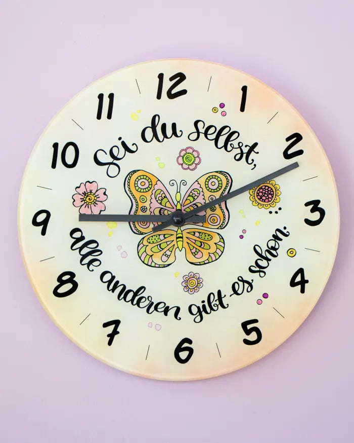 Glaswanduhr „Sei du selbst – alle anderen gibt es schon“