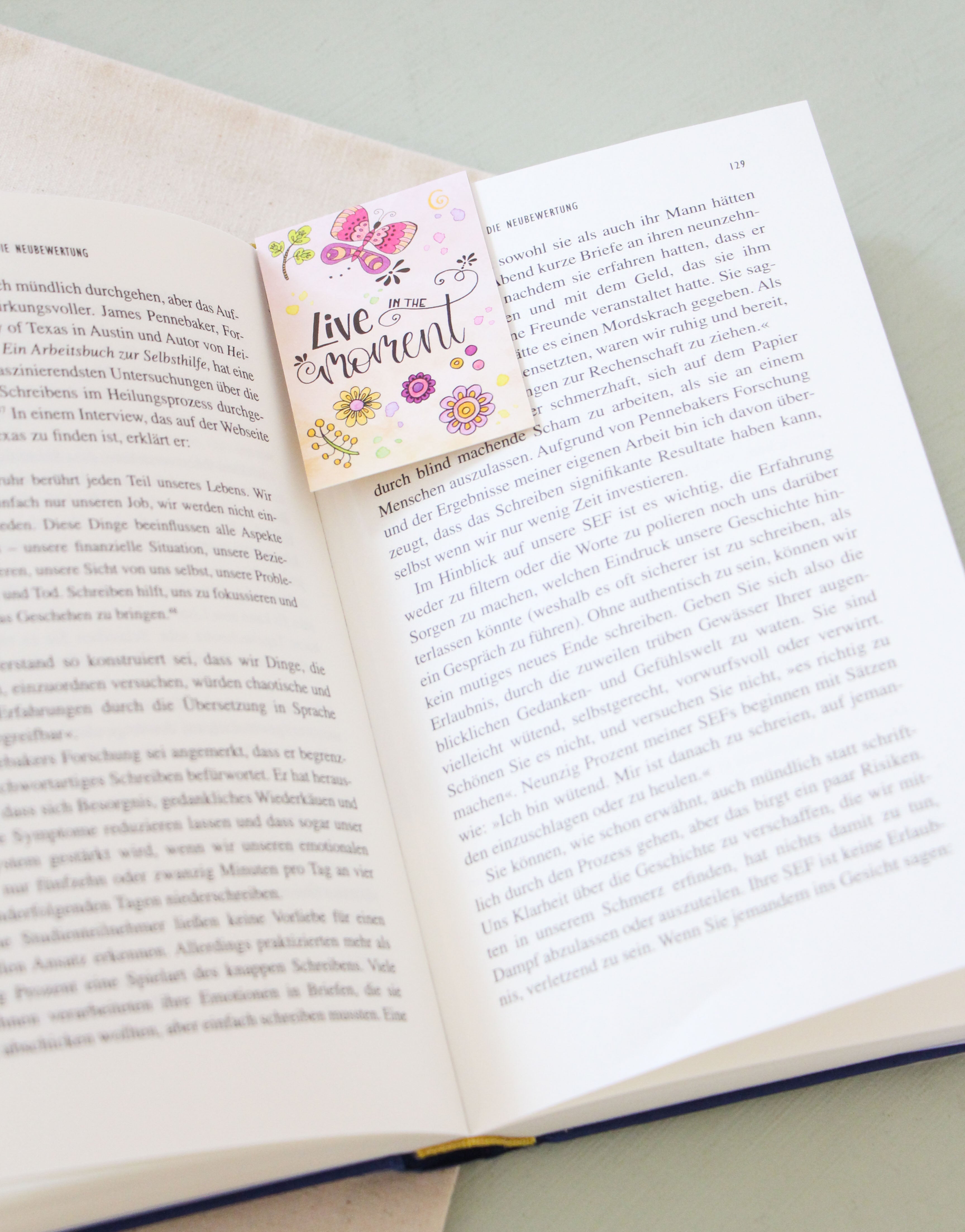 Lesezeichen "Live in the Moment"