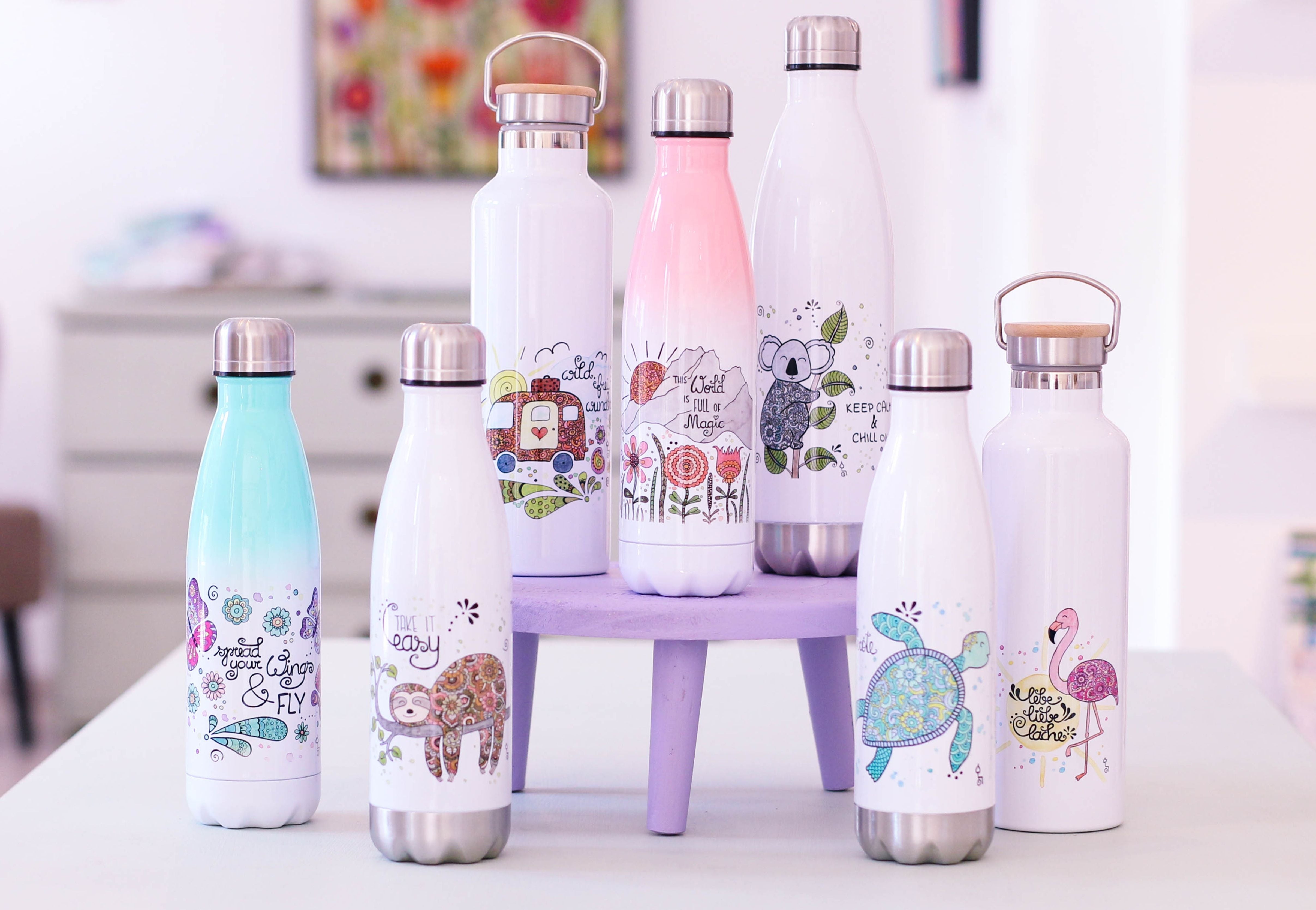 Thermosflaschen in vielen verschiedenen Modellen und fröhlichen Motiven