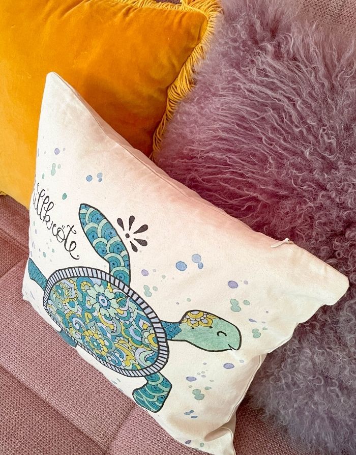Kissenhülle "Chillkröte"-RollinArt